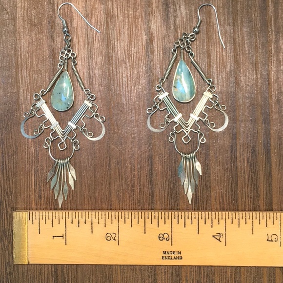 Silver & green stone dangle earrings 4” EUC pierced/fishhook. Stunning bohemian - Picture 7 of 8